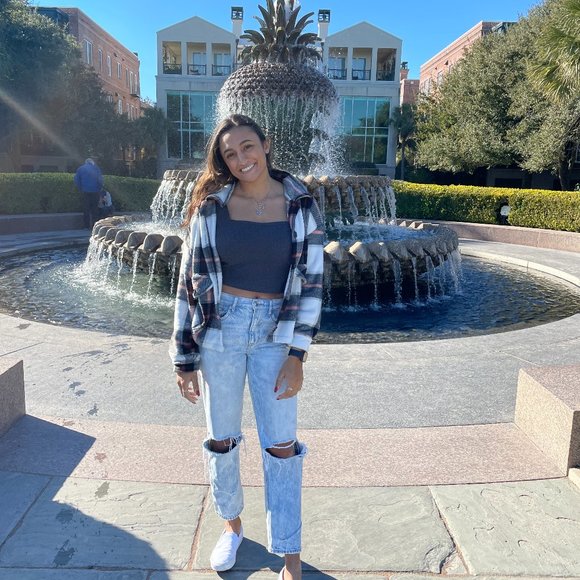 Meet your Posher, Zoe - Picture 1 of 3